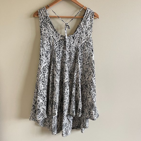 URBAN OUTFITTERS ECOTE LEAF PRINT BLOUSE TANK TOP WOMENS‎ SIZE M BLACK WHITE - Picture 6 of 6